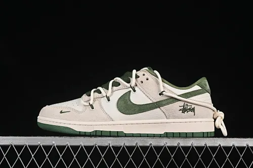 All Categories Nk SB Dunk Series Nk SB Dunk Low High-end Customized Low-top Shoes Nike SB Dunk Low Stusi Series Strap Pig Eight Green Hook Anniversary High-end Customized Low-top Casual Shoes DM6868-094